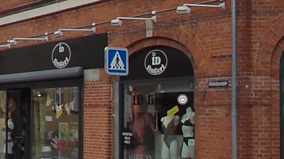 五條條紋的行人標誌