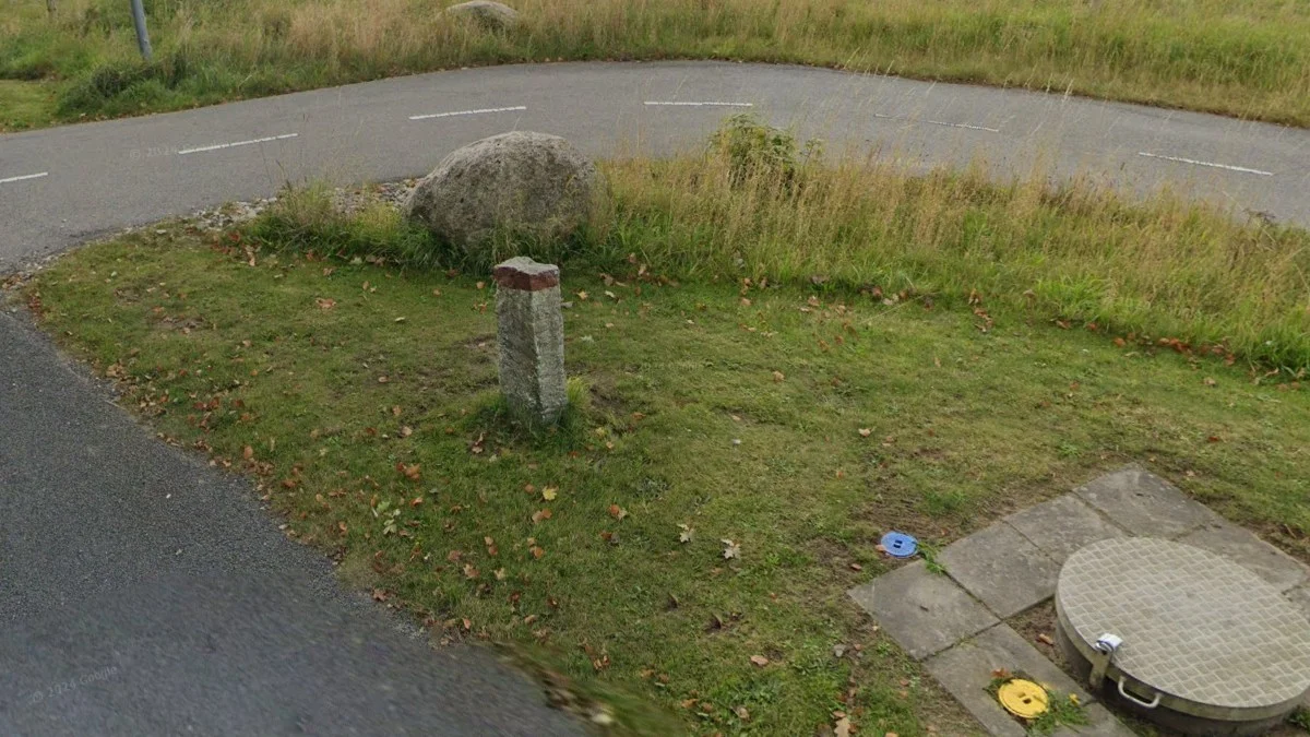 自行車道旁石製護柱