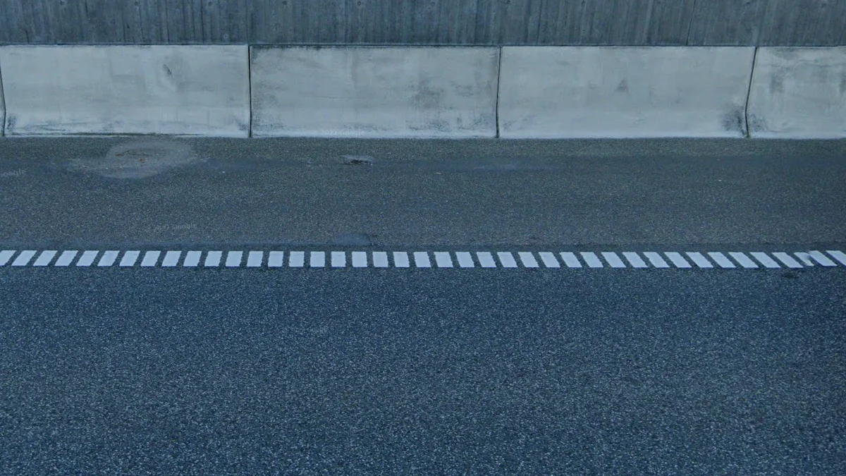 獨特的小白色方塊外側標線