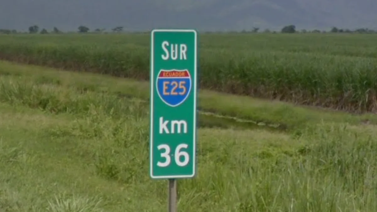 綠色公里標誌與高速公路盾牌