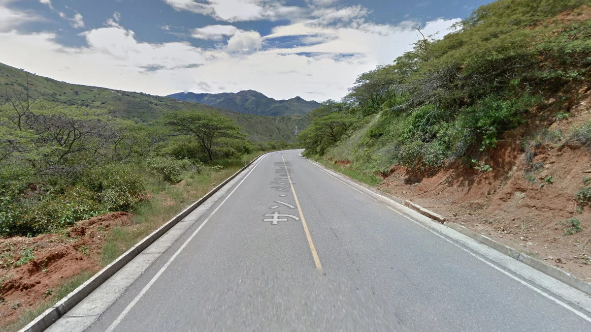 南部地區蜿蜒山路與紅土