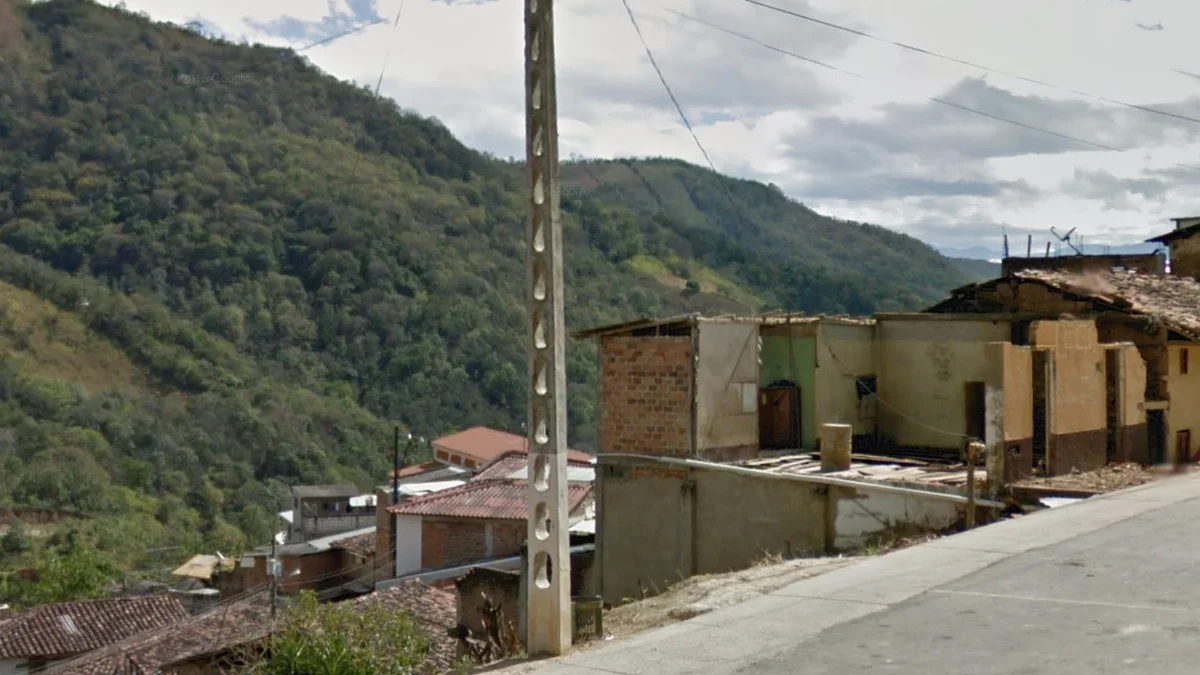 洛哈省橢圓透明孔電線桿