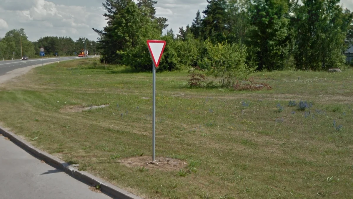 薄紅色邊框道路標誌