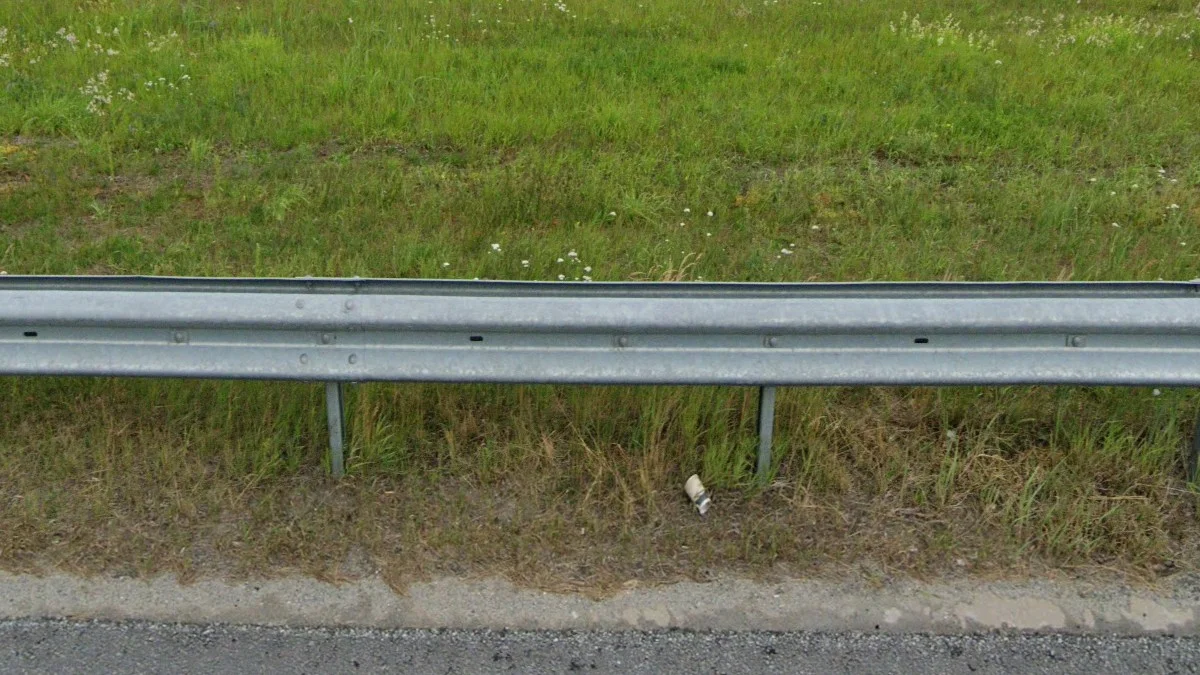 無反光板的A型護欄