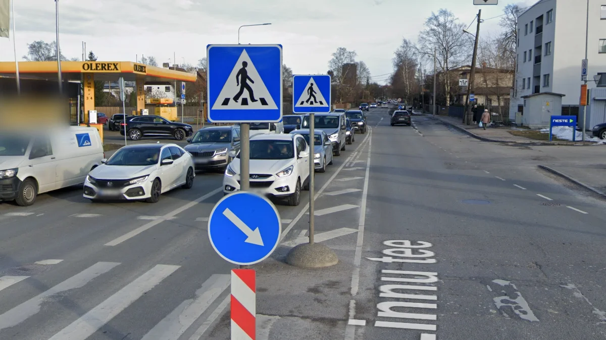 三條條紋行人標誌