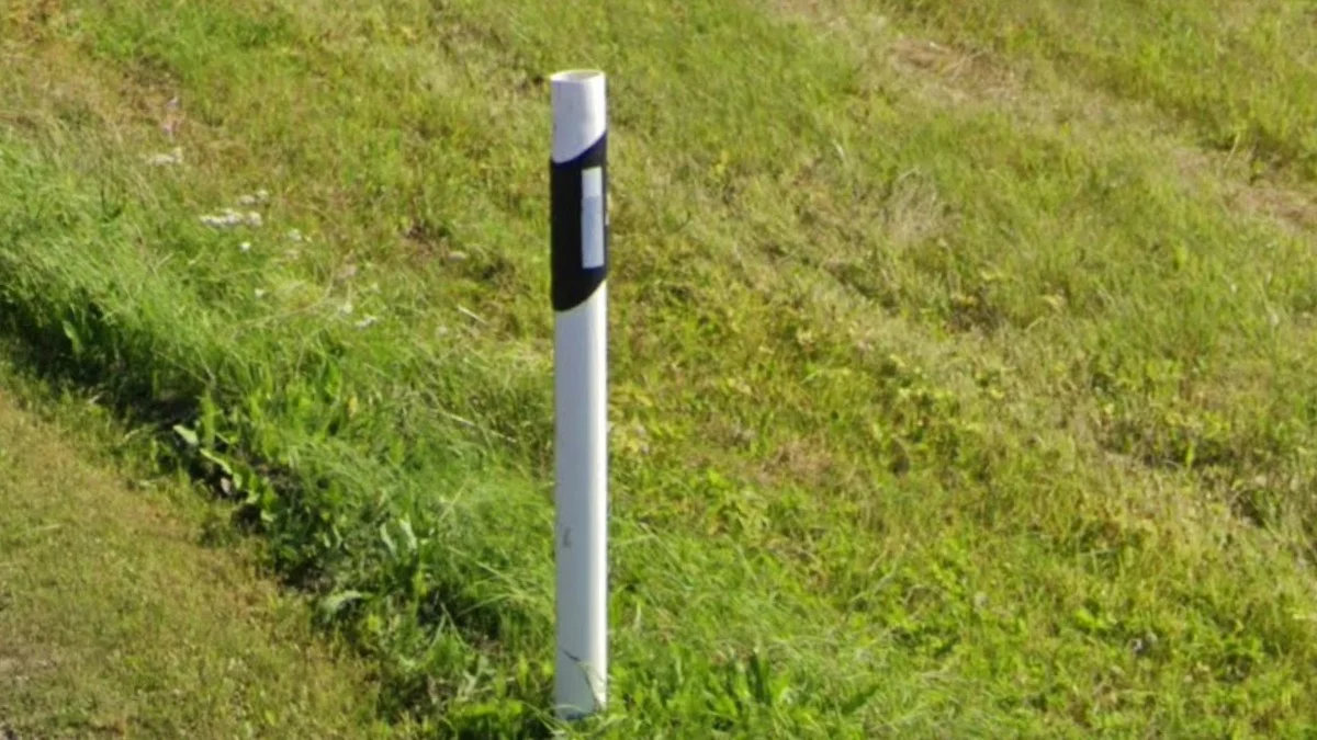 圓柱狀護柱與反光板