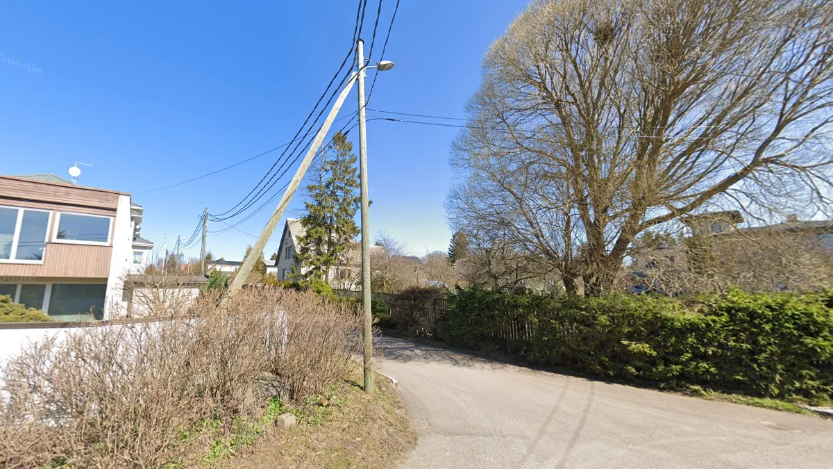 常見圓形木製電線桿