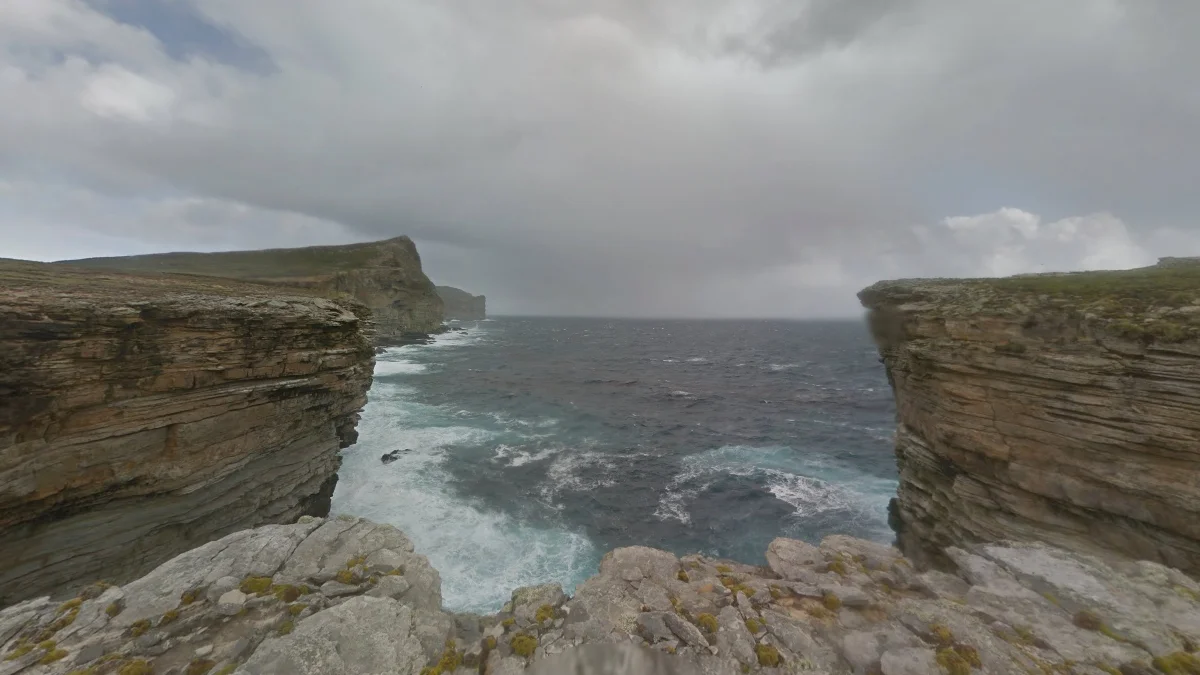 新島獨特陡峭懸崖