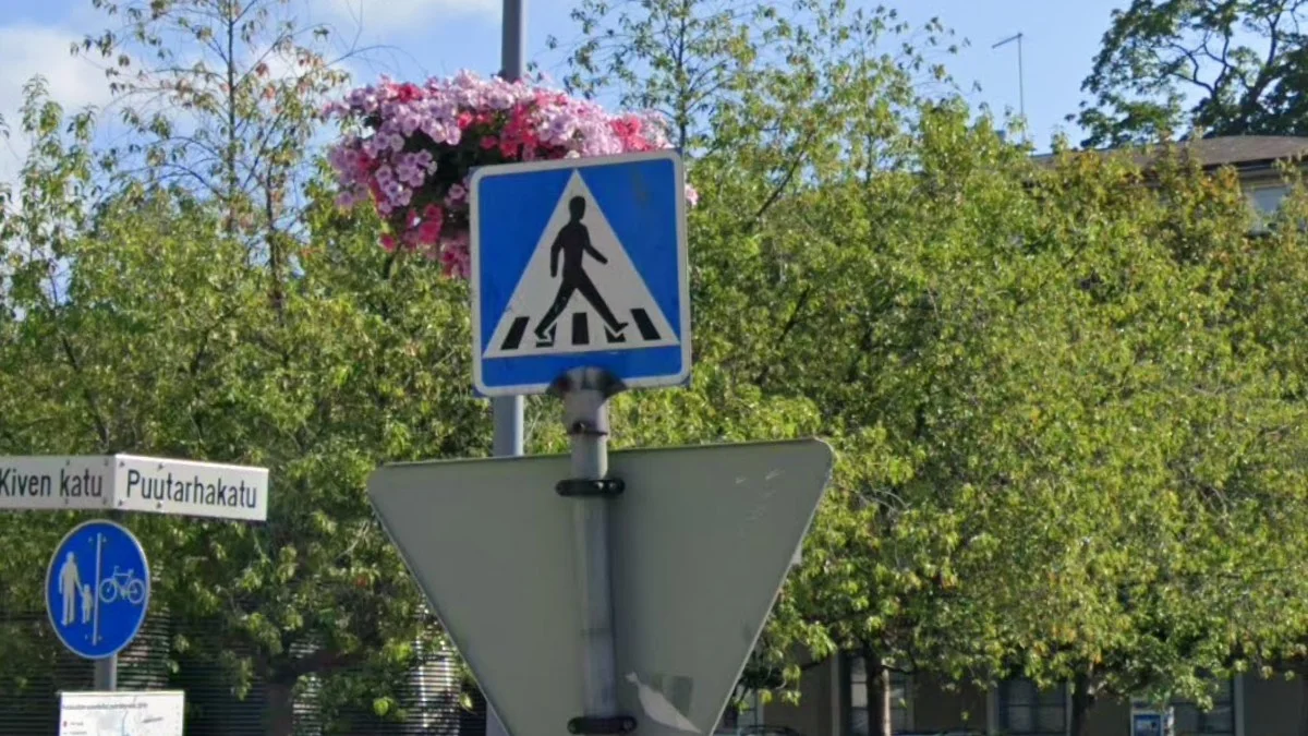 芬蘭行人標誌五條紋