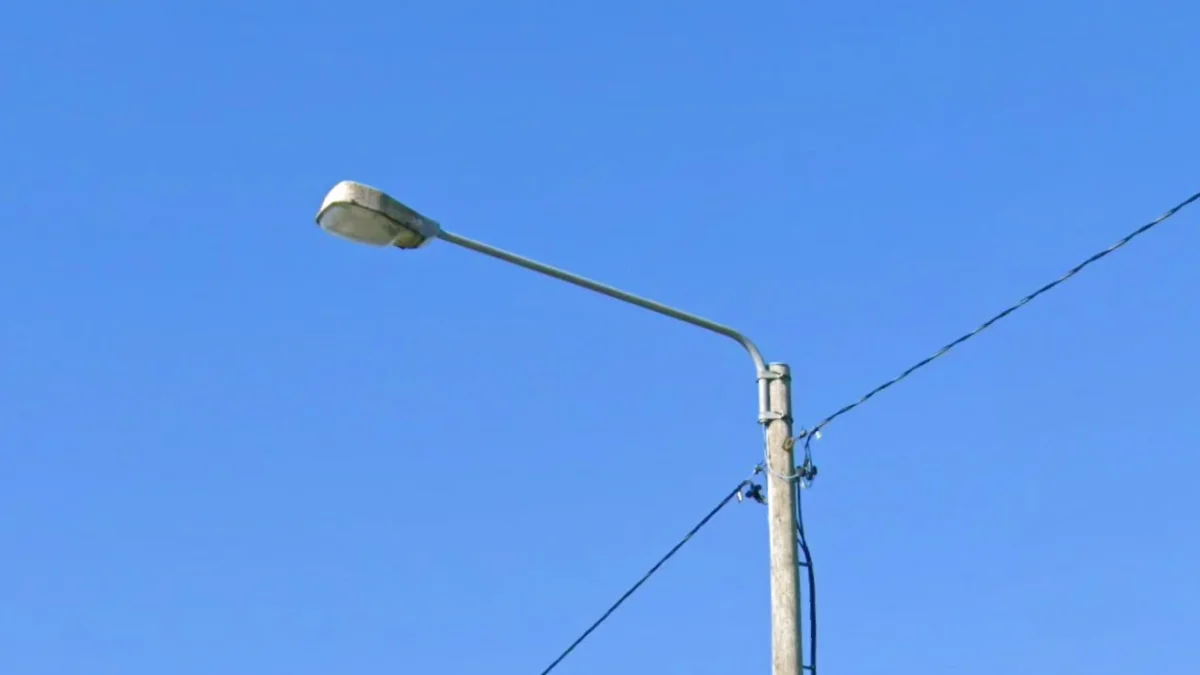 木桿頂部雙螺栓燈具