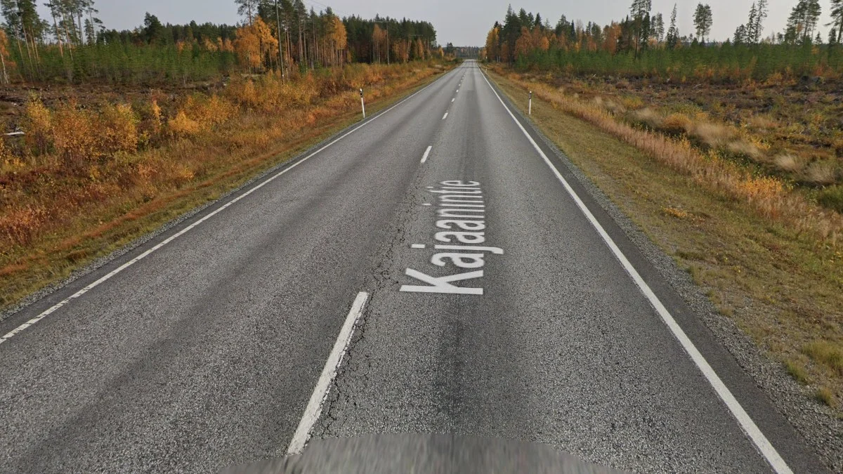 實心白色外側線