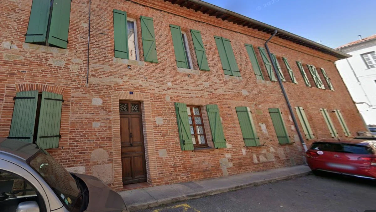 圖盧茲亮橙色磚建築