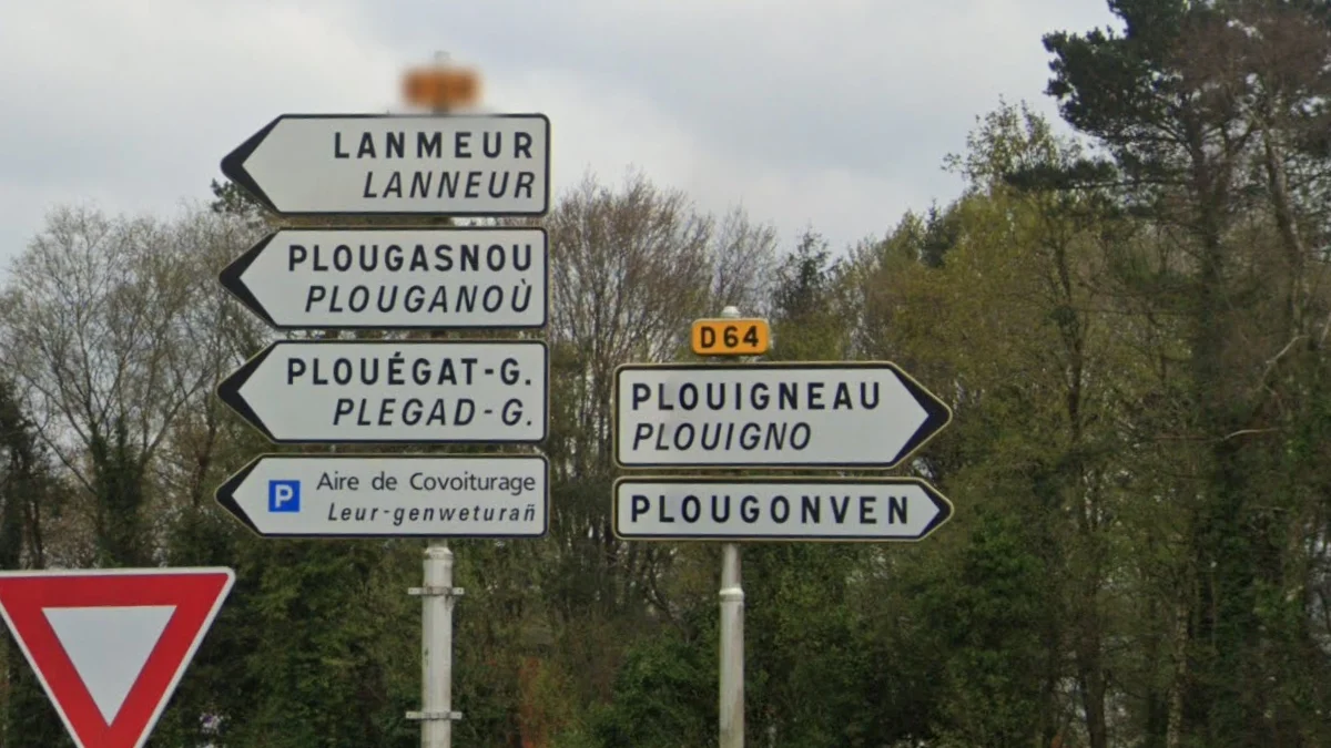 西北部Plou-前綴城鎮