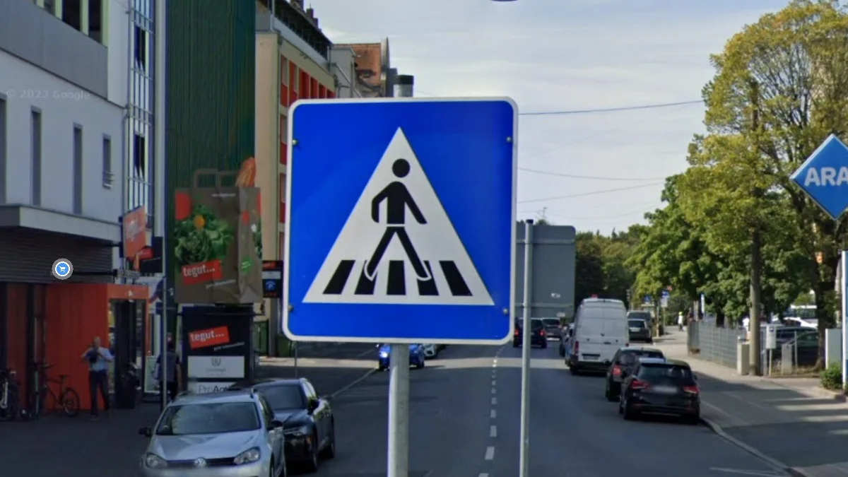 五條紋行人標誌