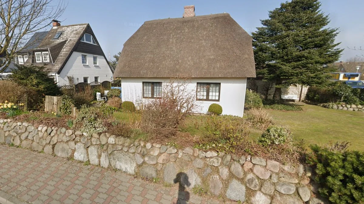 茅草屋頂與石牆分佈