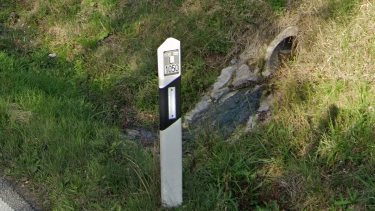 巴登-符騰堡灰色反光柱板