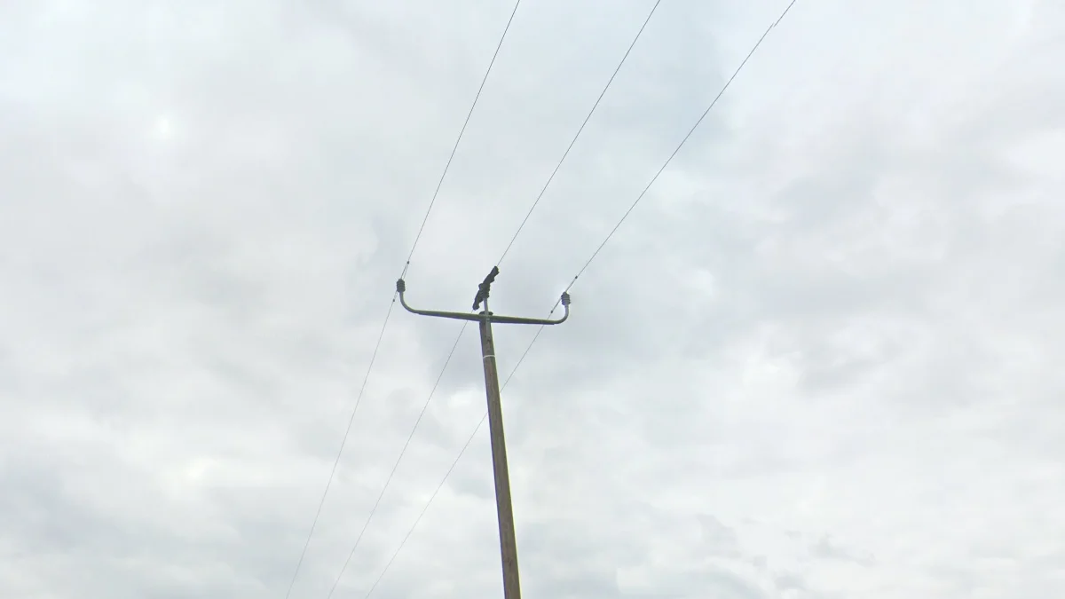 巴伐利亞彎曲橫桿電線桿頂