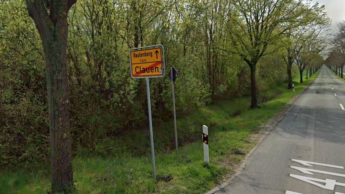 黃色城鎮入口標誌