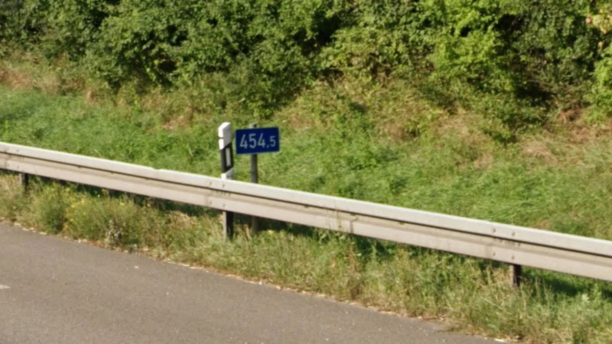 藍色矩形公里標誌