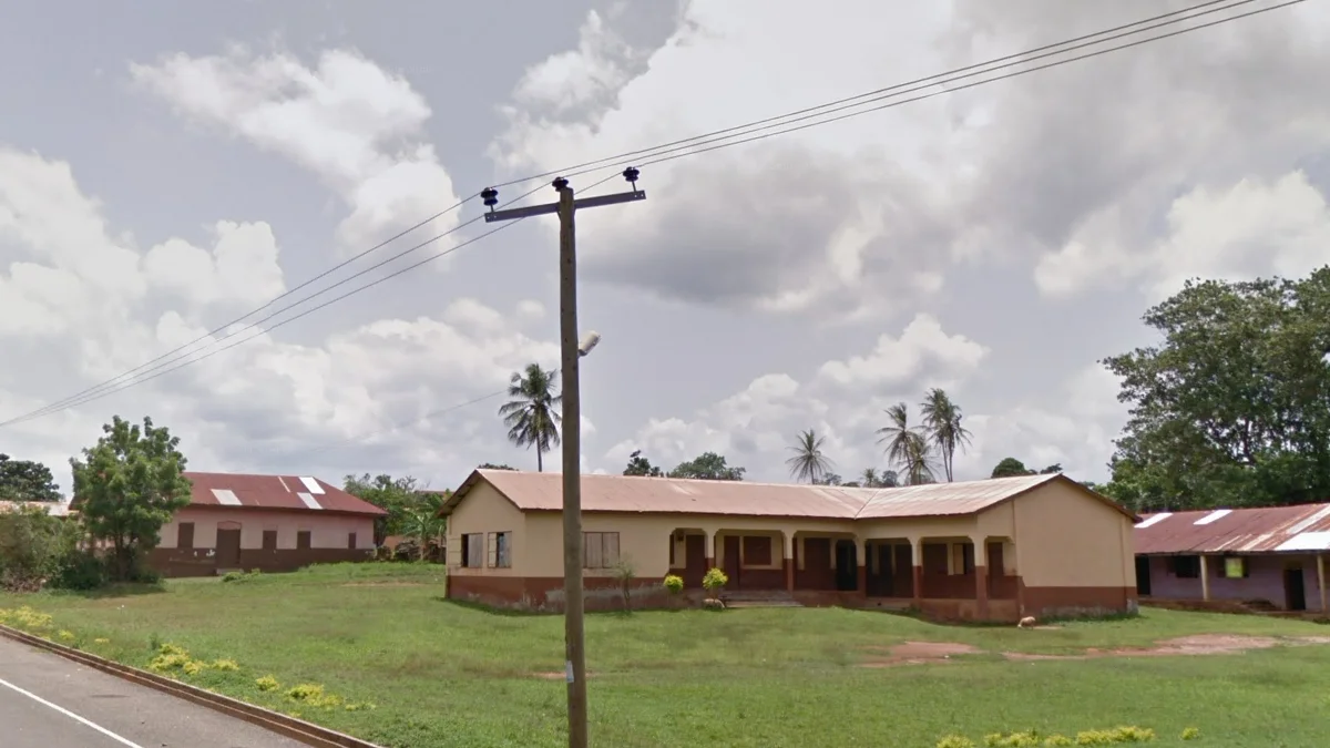 加納木製電線桿與三絕緣子