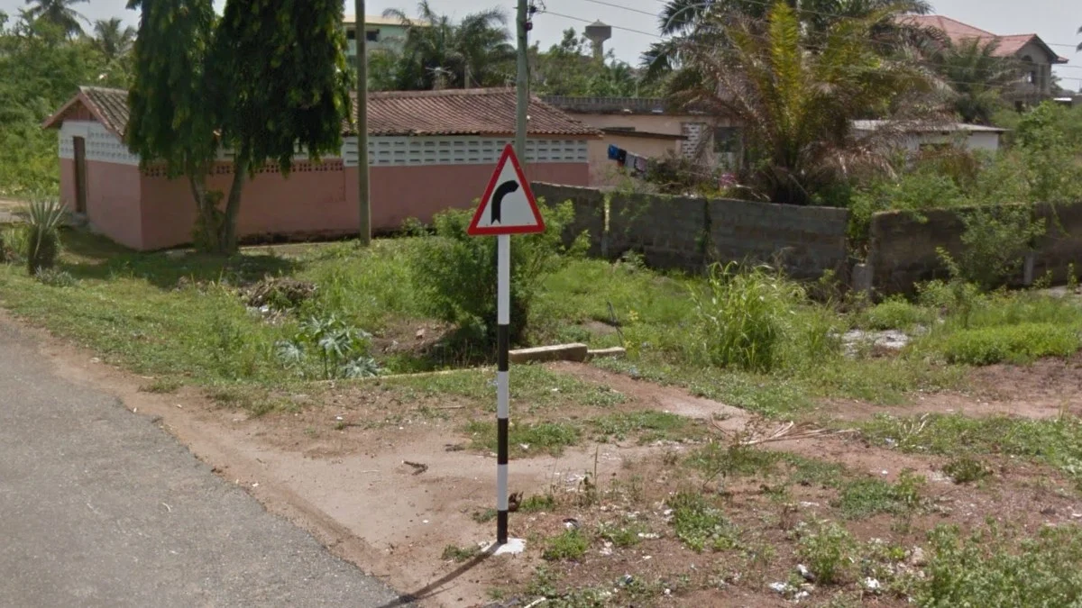 黑白條紋路標柱