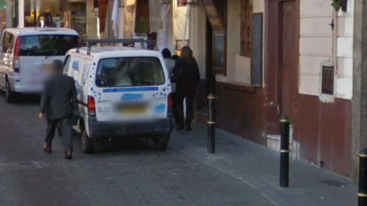 黃色後車牌與靠右行駛