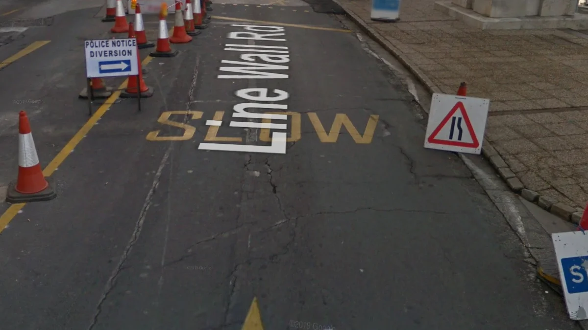 地中海背景下的英語標誌