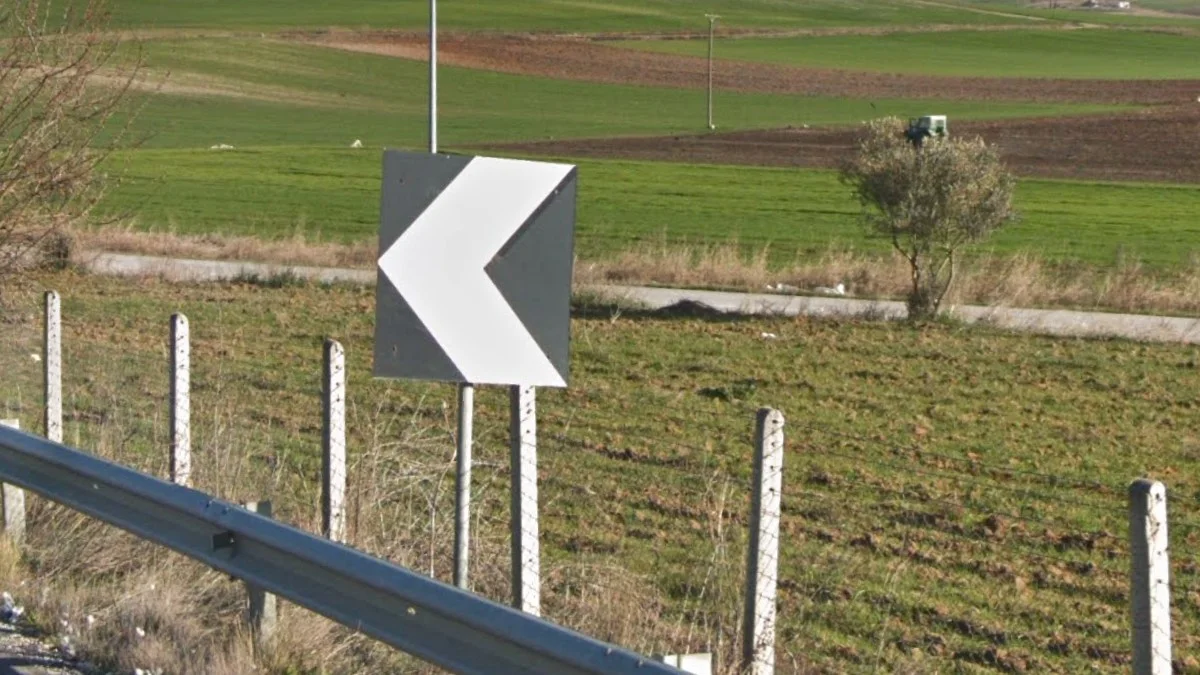 黑色背景白色箭頭標誌