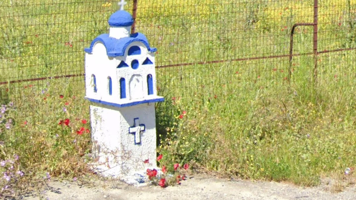 希臘路邊獨特迷你教堂