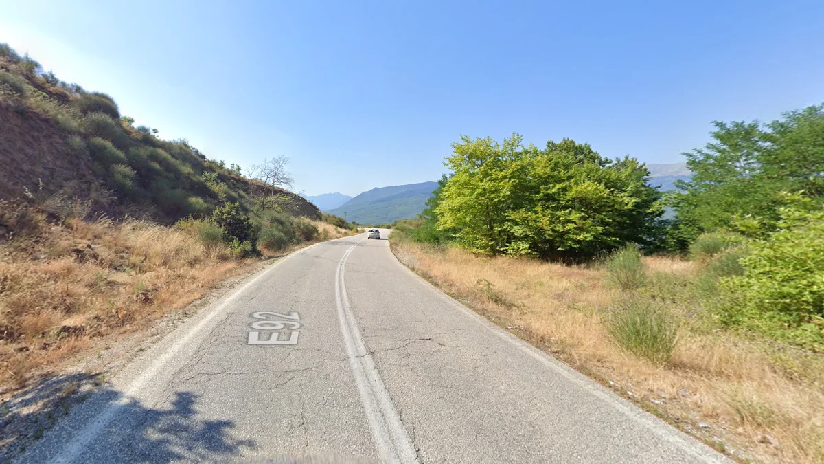 希臘蜿蜒山路街景覆蓋