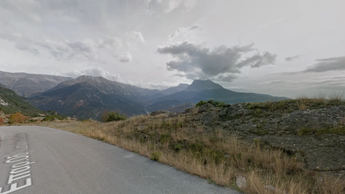 希臘西部高山與山路