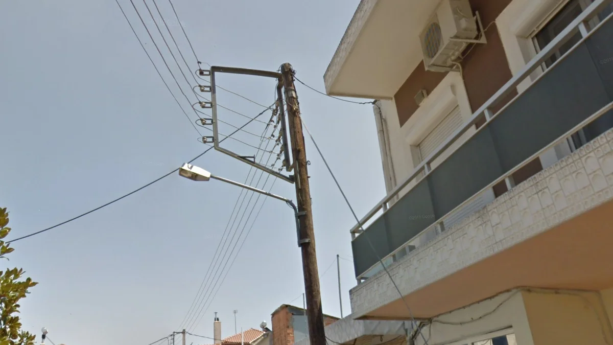 豎琴狀金屬電線桿頂