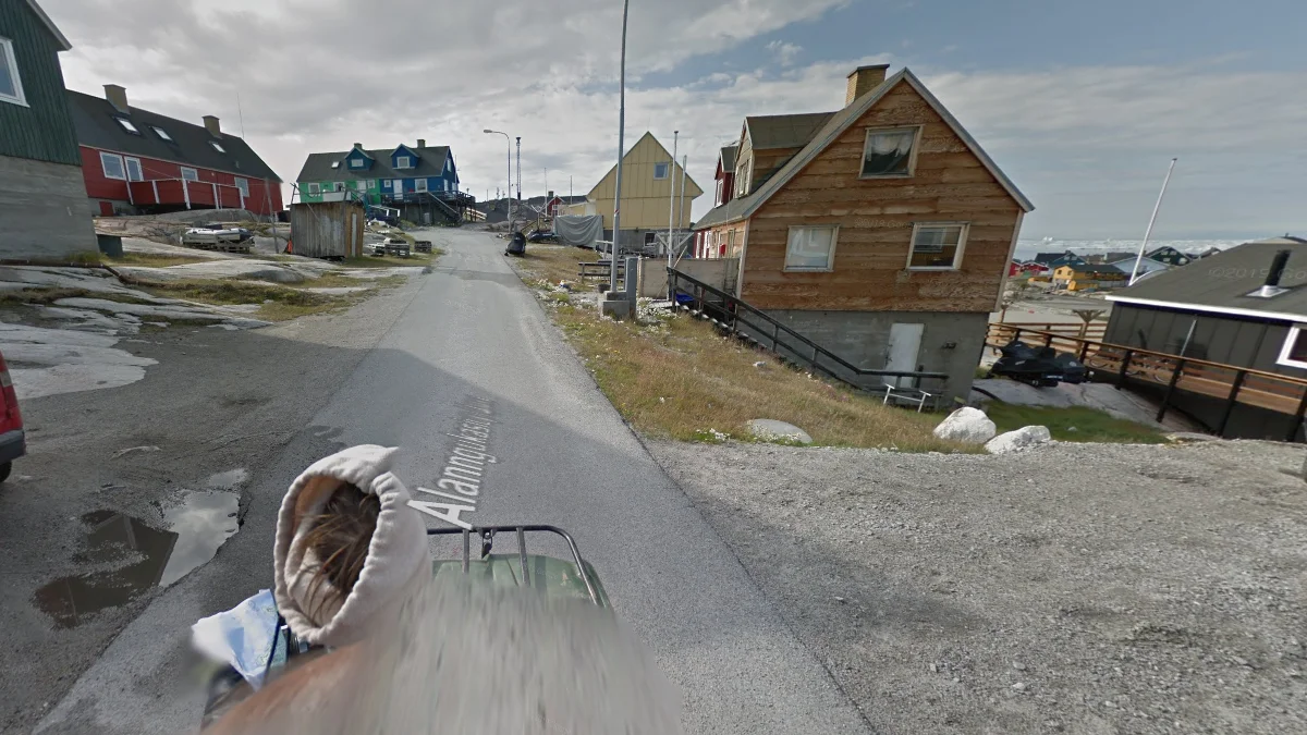 伊盧利薩特綠色沙灘車與米色帽