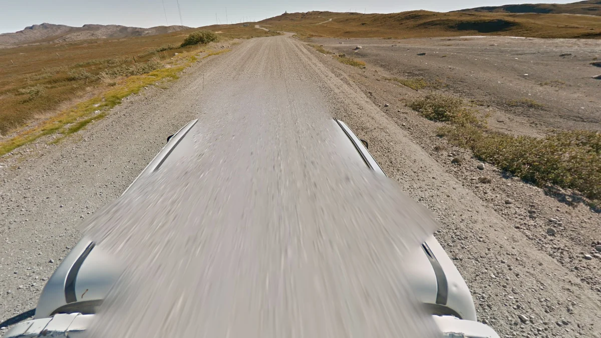 康厄爾盧蘇阿克東部白色大卡車