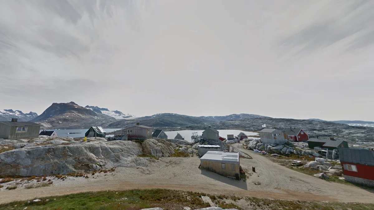 蒂勒里拉格灰色房屋與岩石地