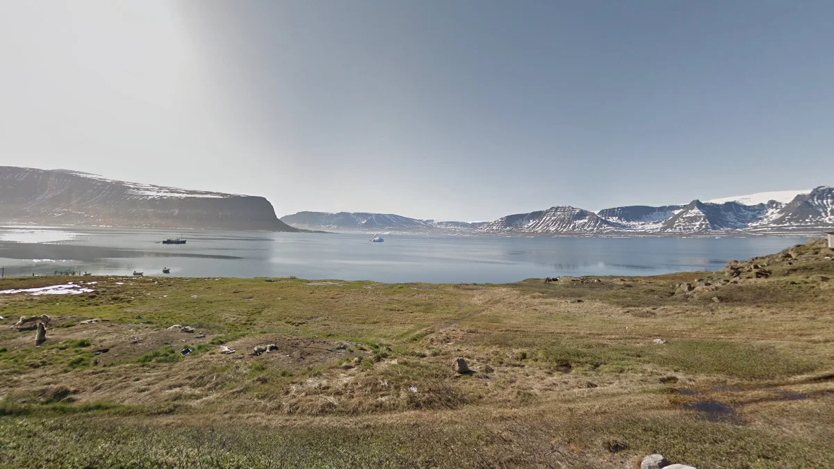 康厄爾盧克峽灣對岸獨特山形