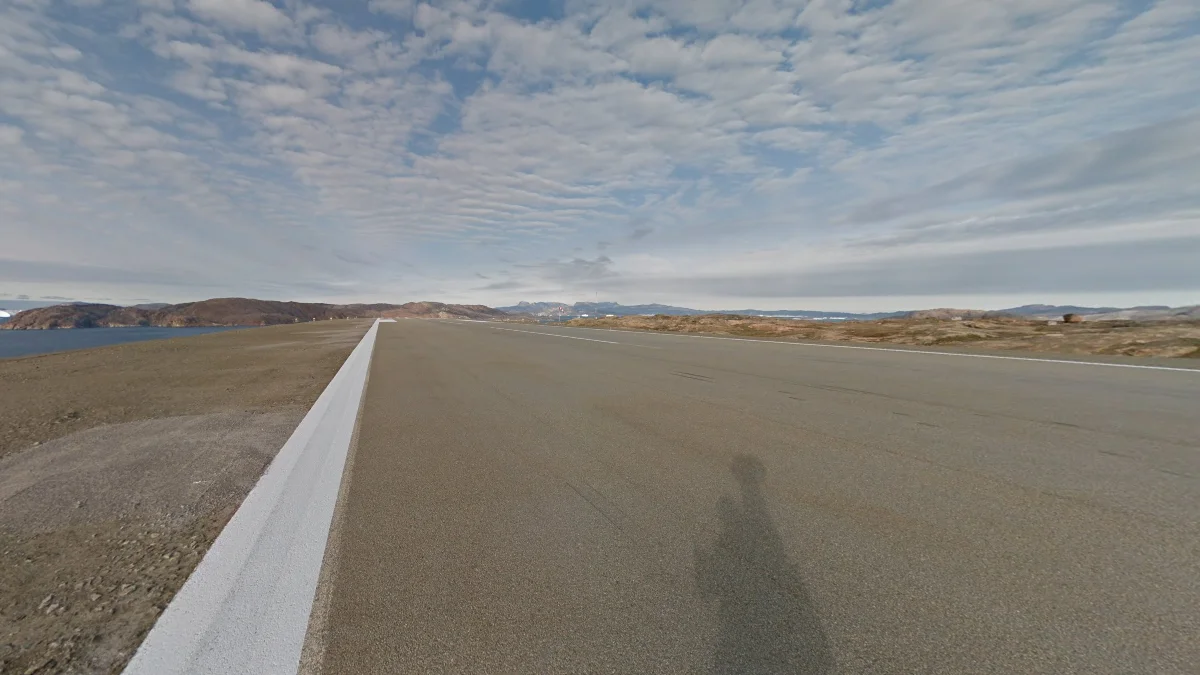 烏佩納維克機場跑道街景