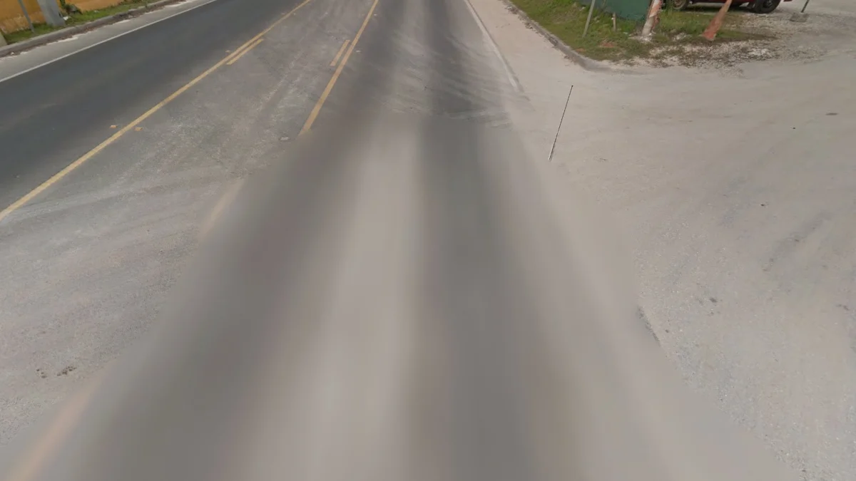 街景車右前方天線與車頂架