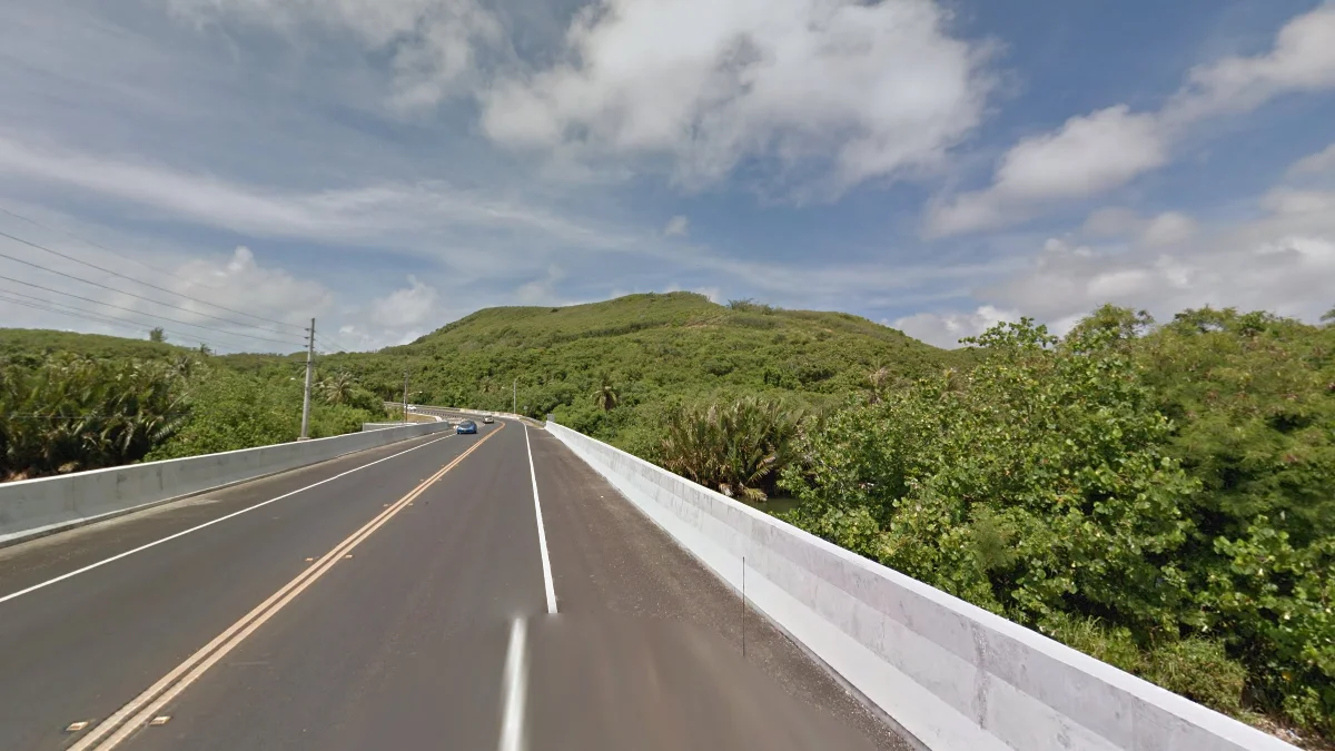 島嶼南部丘陵地形