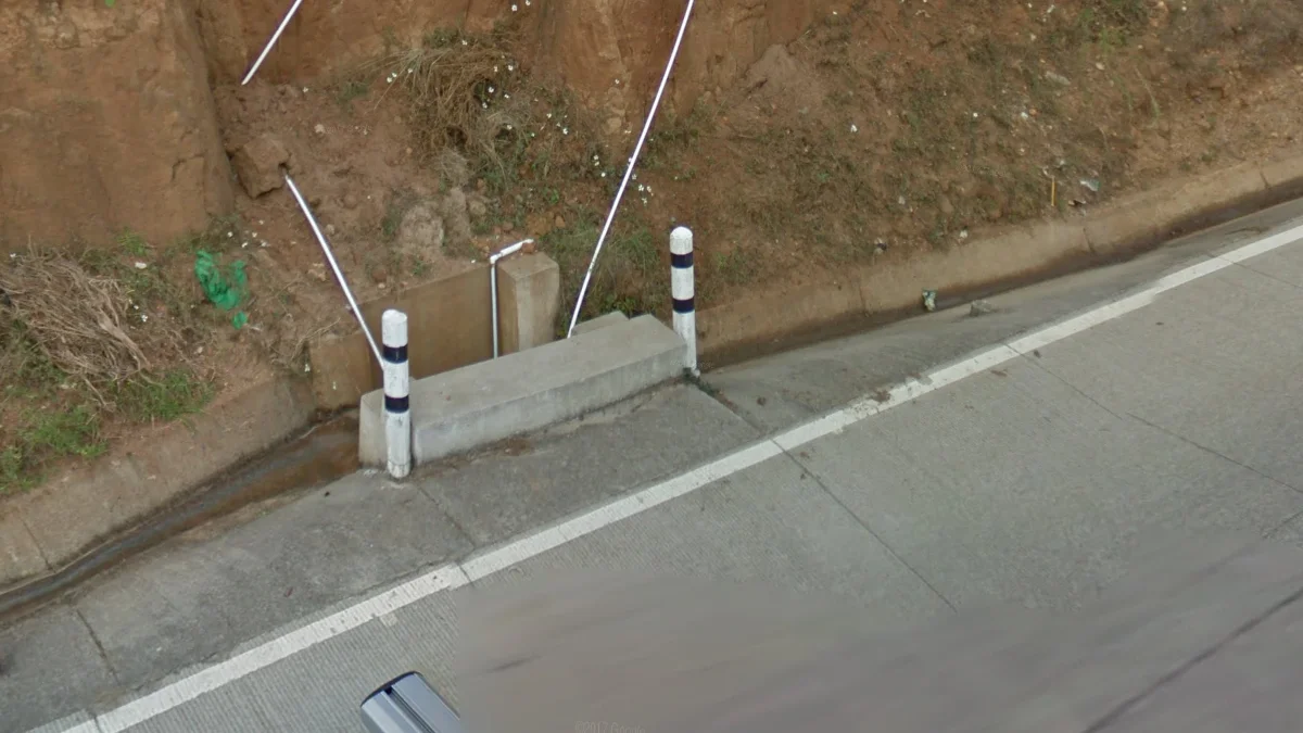 克薩爾特南戈東北部白色護柱