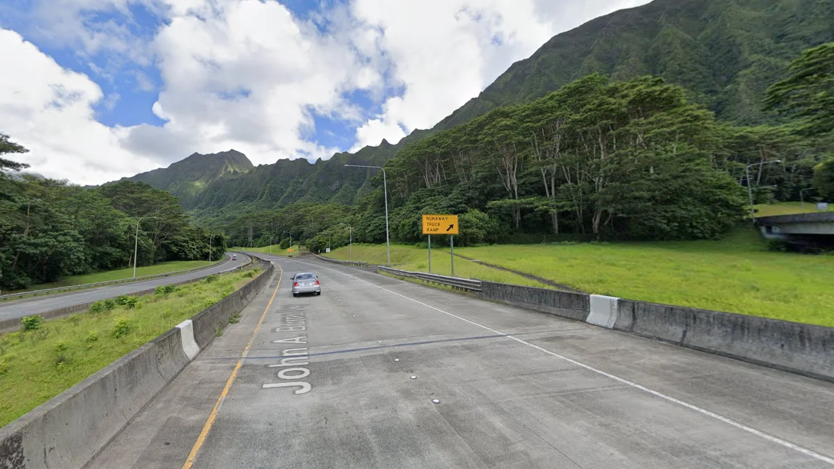 傾斜火山與崎嶇地形
