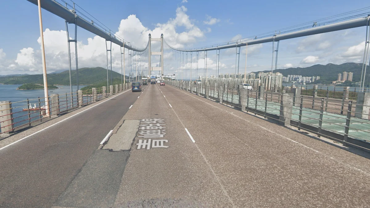 青馬大橋梯狀支撐塔