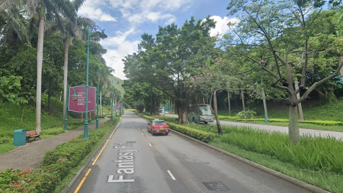 迪士尼樂園青綠色路燈