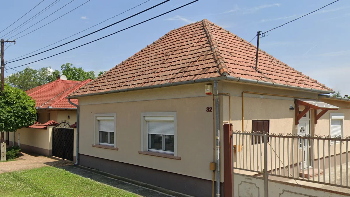 紅瓦屋頂石造房屋