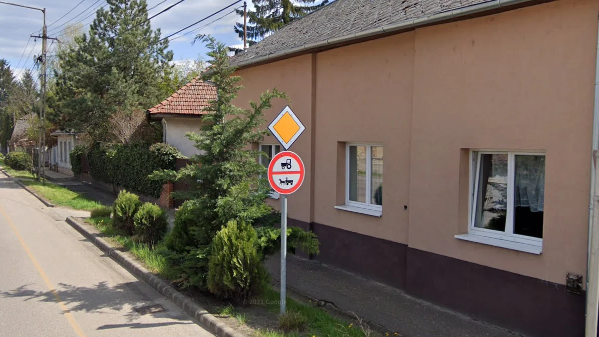 四螺栓固定路標