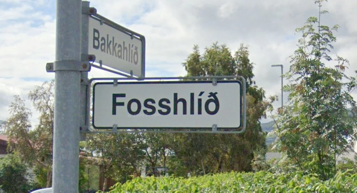 薄金屬邊框街道標誌