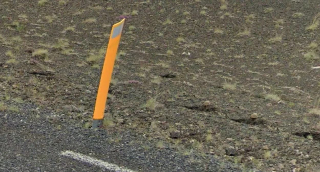 冰島獨特黃色路樁