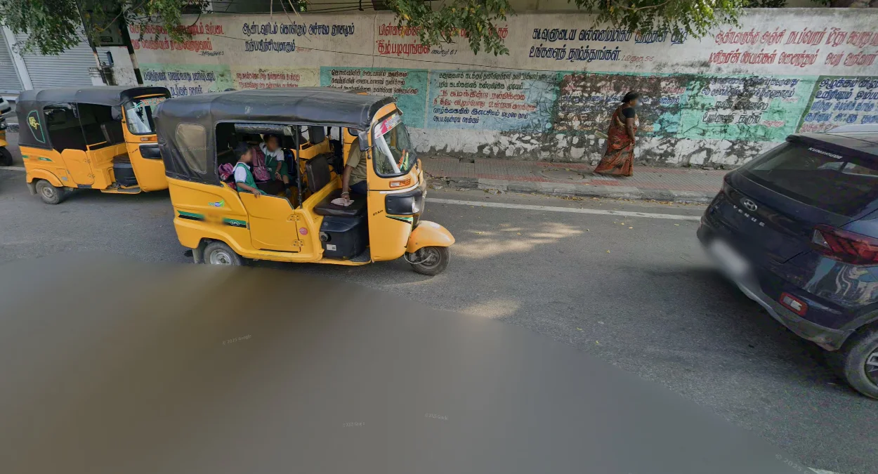 南部黃色黑頂嘟嘟車