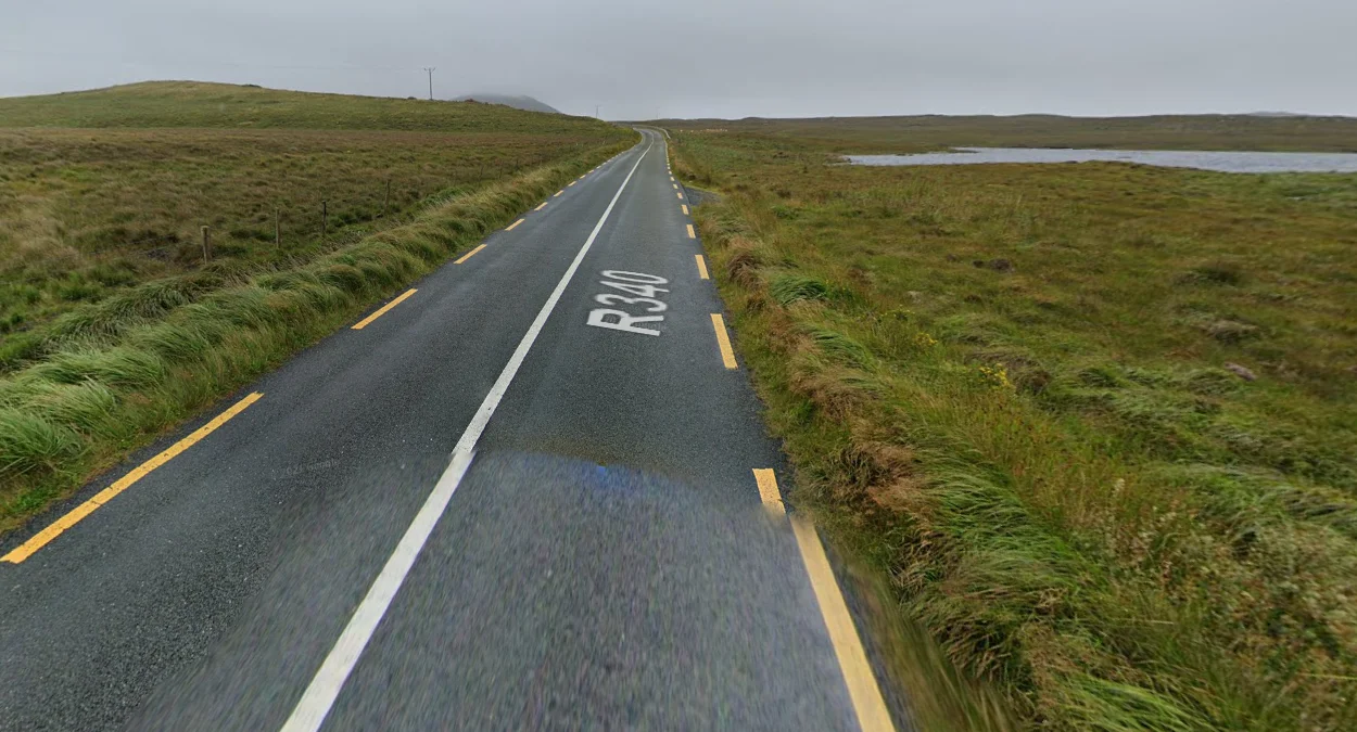 道路外側黃色虛線