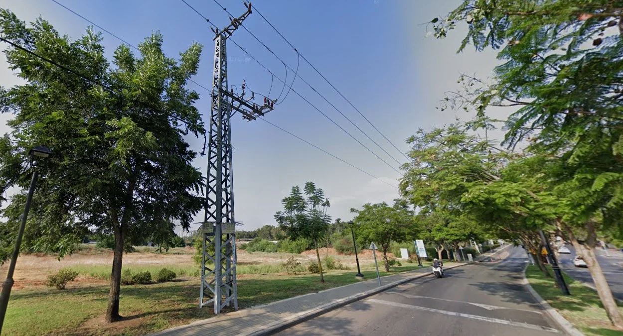 網狀框架電線桿